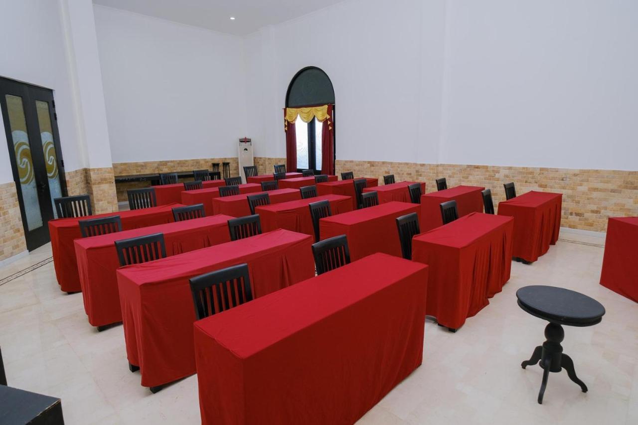 The Grand Palace Hotel Yogyakarta Exterior photo