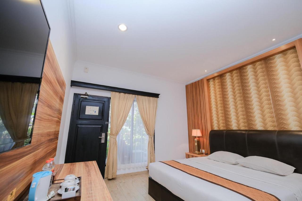 The Grand Palace Hotel Yogyakarta Exterior photo